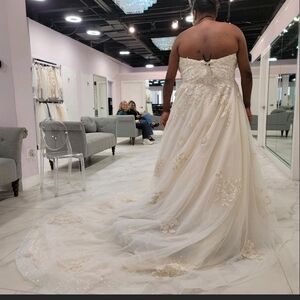 Elegant Strapless Wedding Gown